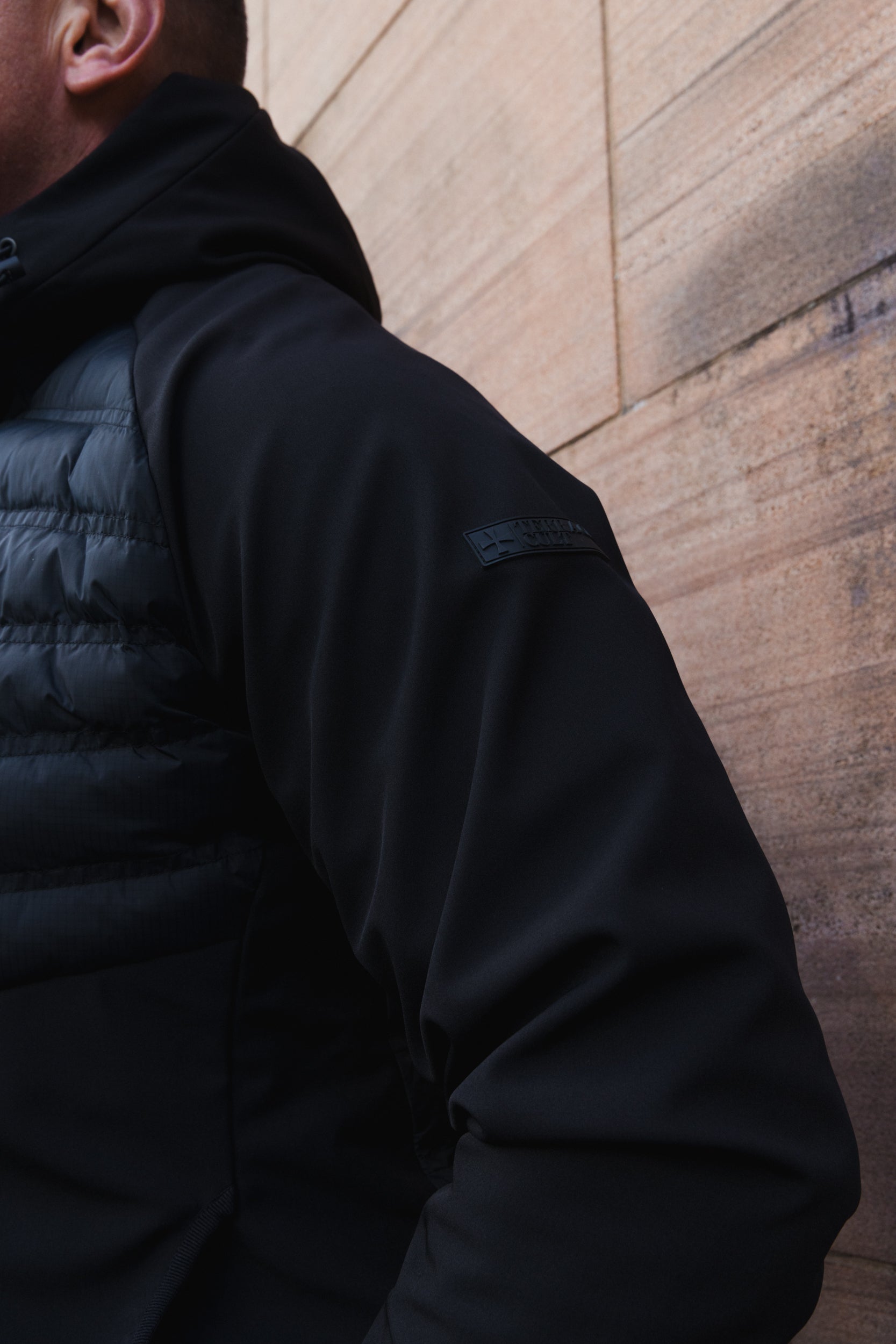CARLO HYBRID JACKET :: ZWART