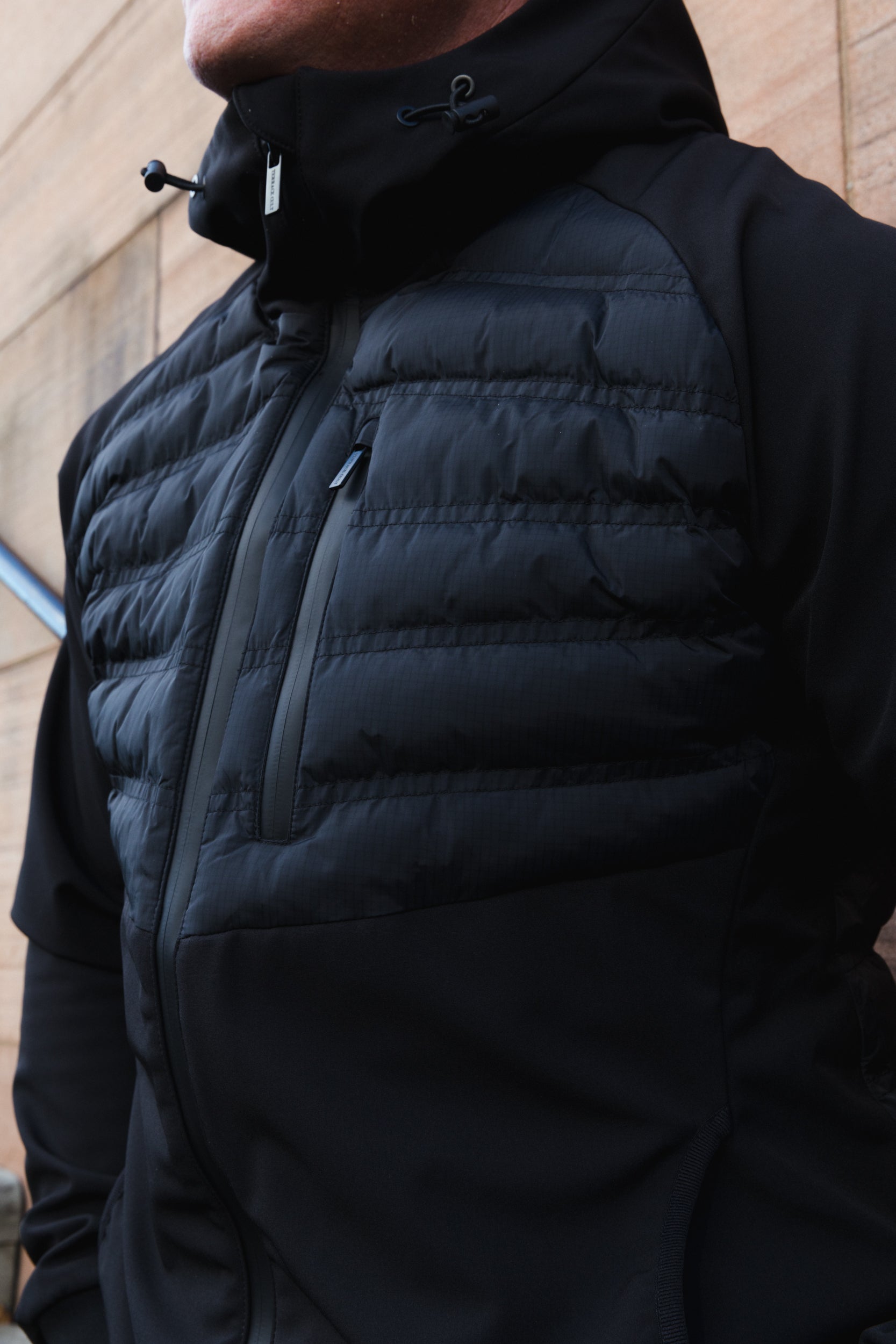 CARLO HYBRID JACKET :: ZWART