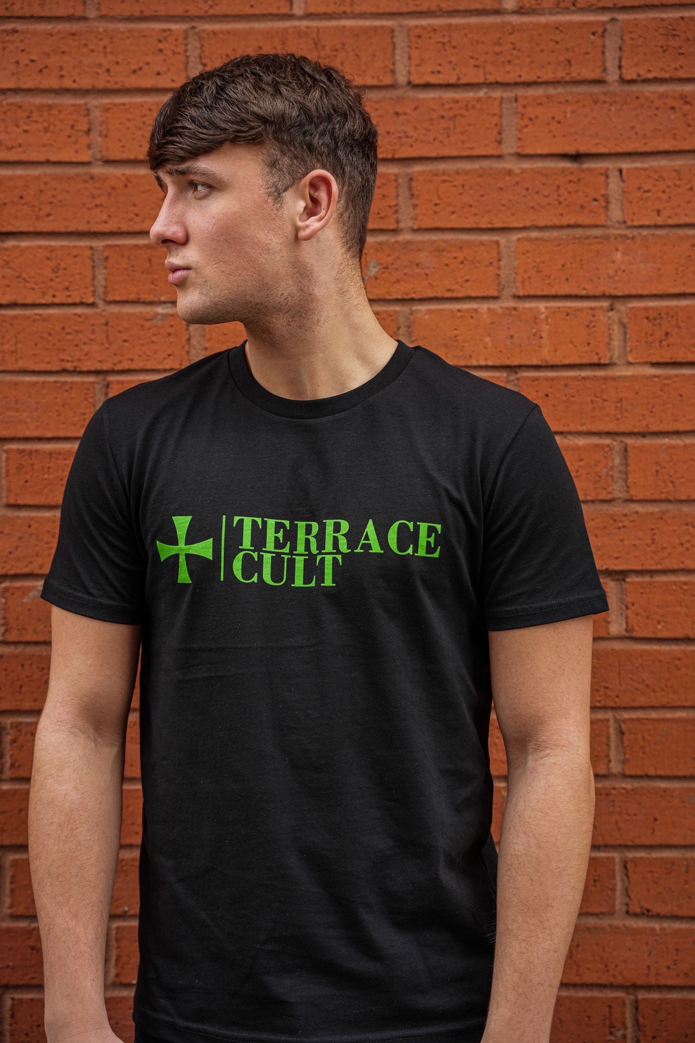 CULT X LOGO TEE :: GROEN